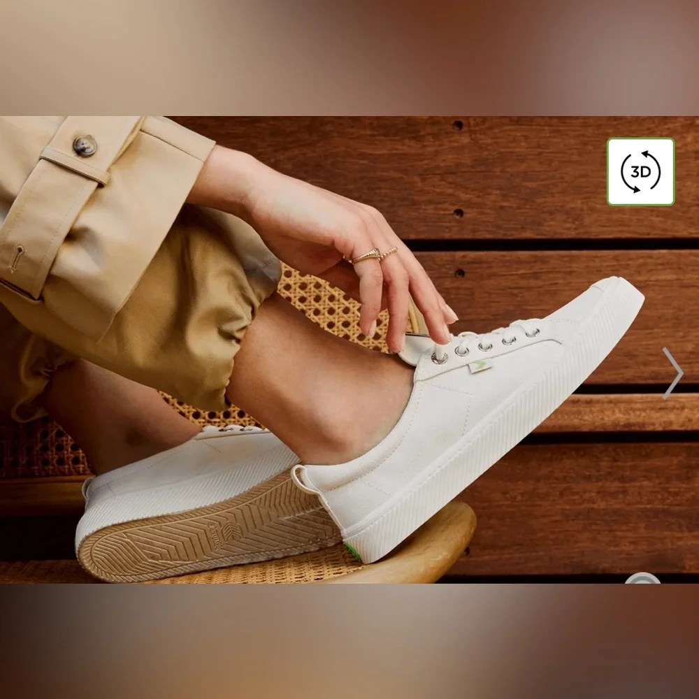 Cariuma OCA‎ Low Off-White Canvas Sneaker